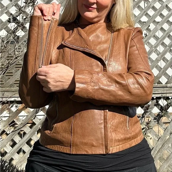 Xl Gap Edition vintage leather coat in cognac color. Buttery soft w cool details - Picture 12 of 16